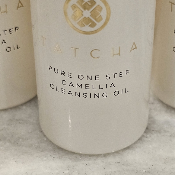 3 Tatcha Camellia Cleansing Oil Makeup Remover - Picture 3 of 5